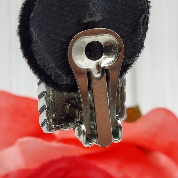 Great Silver Tone Textured Square Clip On Earrings Etched Mirrored CUTE .75" - Picture 10 of 11